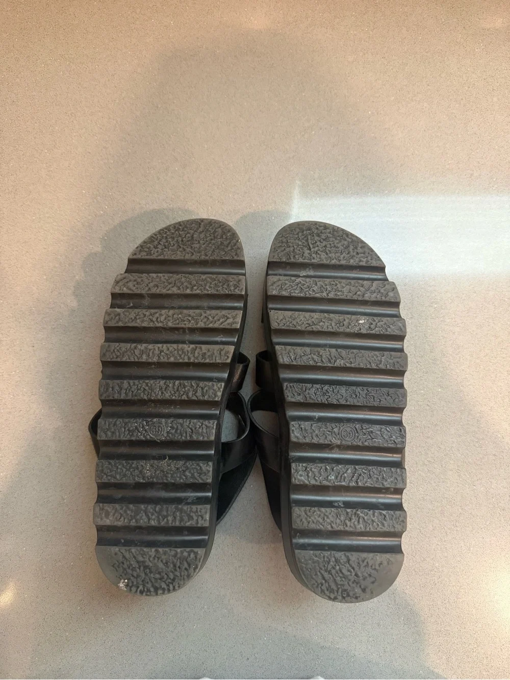 N/A black platform